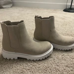 Tan Chelsea boot